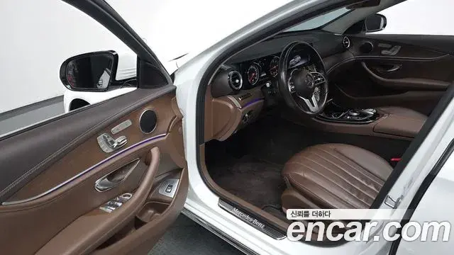 Mercedes-Benz E-Class 2019 — ფოტო 7/20