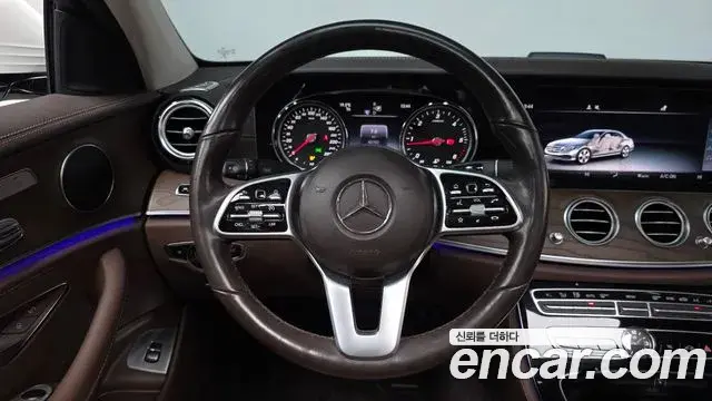 Mercedes-Benz E-Class 2019 — ფოტო 6/20