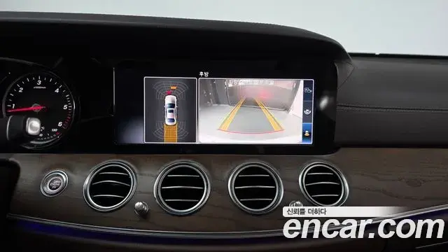 Mercedes-Benz E-Class 2019 — ფოტო 9/20