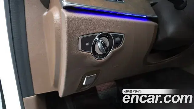 Mercedes-Benz E-Class 2019 — ფოტო 12/20