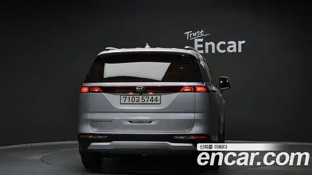 Kia Carnival 2021 — Фото 4/20