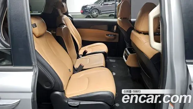 Kia Carnival 2021 — Фото 11/20