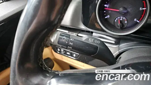 Kia Carnival 2021 — Фото 18/20