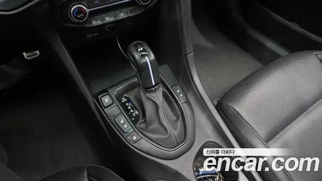 Hyundai Veloster 2021 — Photo 16/20