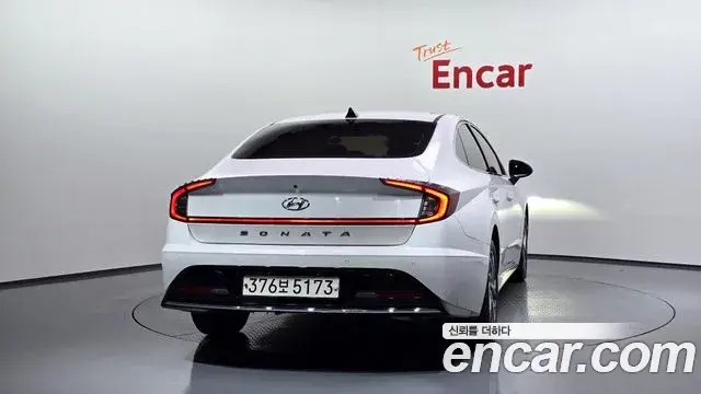 Hyundai Sonata Hybrid 2022 — Photo 1/20