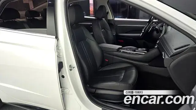 Hyundai Sonata Hybrid 2022 — Photo 18/20