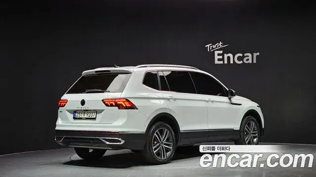Volkswagen Tiguan Allspace 2023 — Photo 10/20