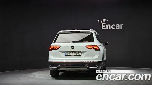 Volkswagen Tiguan Allspace 2023 — Photo 18/20