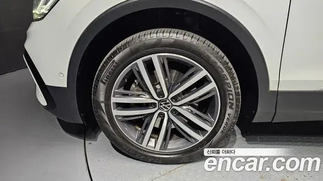 Volkswagen Tiguan Allspace 2023 — Photo 19/20