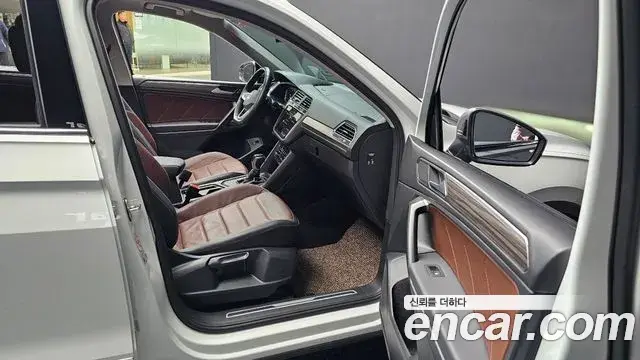 Volkswagen Tiguan Allspace 2023 — Photo 8/20