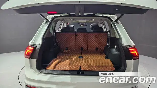 Volkswagen Tiguan Allspace 2023 — Photo 17/20