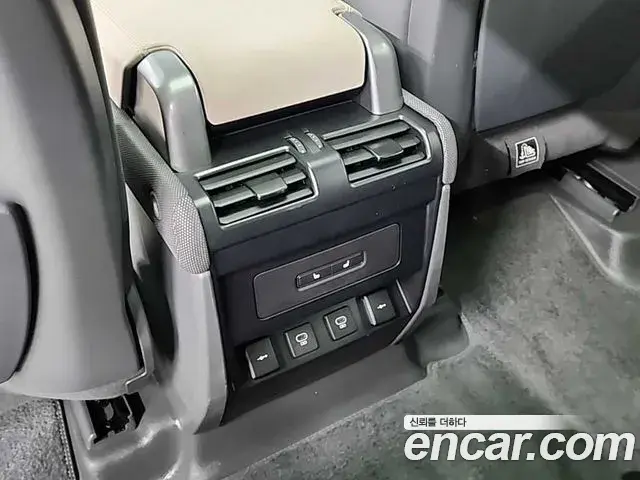 Land Rover Defender 2021 — Şəkil 10/17