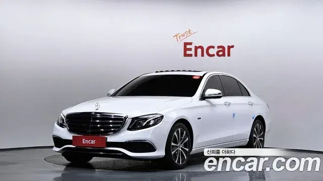Mercedes-Benz E-Class 2020 — ფოტო 20/20
