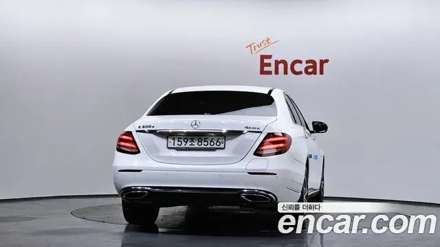 Mercedes-Benz E-Class 2020 — ფოტო 16/20