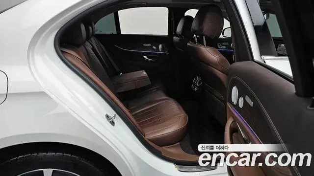 Mercedes-Benz E-Class 2020 — ფოტო 4/20