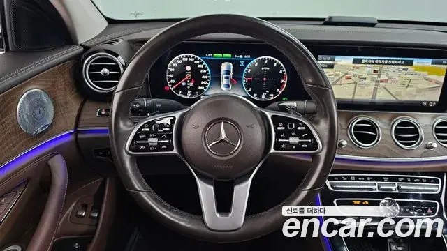 Mercedes-Benz E-Class 2020 — ფოტო 15/20