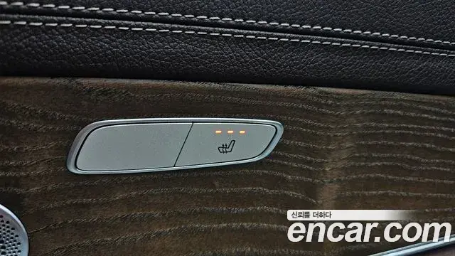 Mercedes-Benz E-Class 2020 — ფოტო 19/20