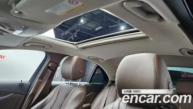 Mercedes-Benz E-Class 2020 — ფოტო 7/20