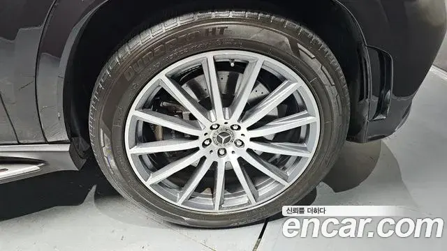 Mercedes-Benz GLS-Class 2023 — Photo 9/20