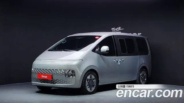 Hyundai Staria 2025 — Фото 1/20