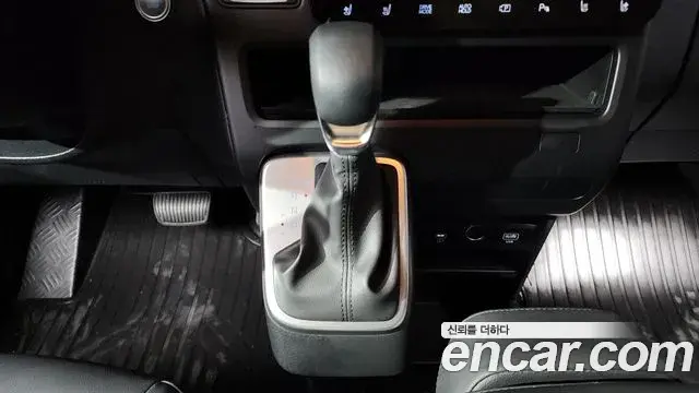 Hyundai Staria 2025 — Фото 9/20