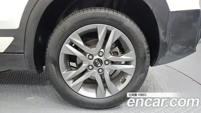 Kia Seltos 2019 — ფოტო 17/20