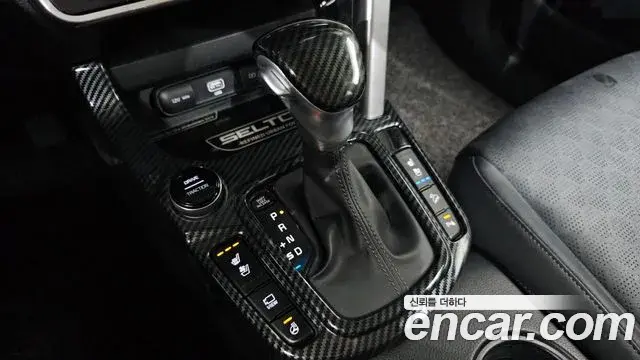 Kia Seltos 2019 — ფოტო 16/20