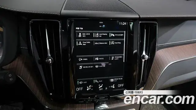 Volvo XC60 2021 — Фото 16/20