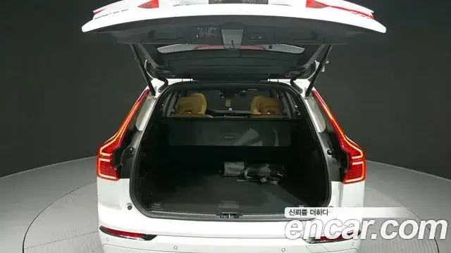 Volvo XC60 2021 — Фото 20/20