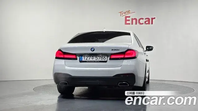 BMW 5 Series 2022 — ფოტო 18/20