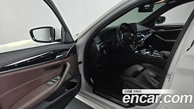 BMW 5 Series 2022 — ფოტო 10/20