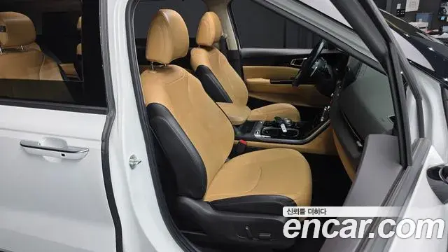 Kia Carnival 2020 — Фото 12/20