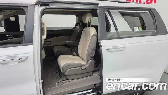 Kia Carnival 2023 — Фото 11/20