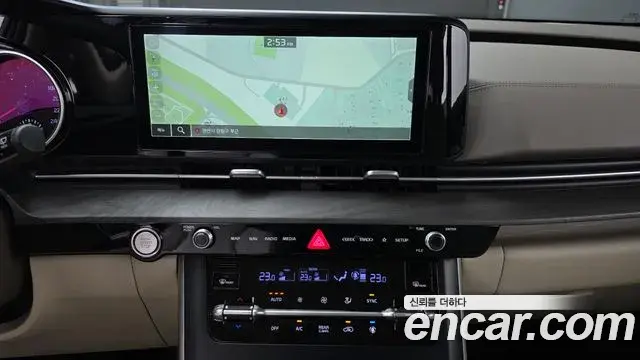 Kia Carnival 2023 — Фото 17/20
