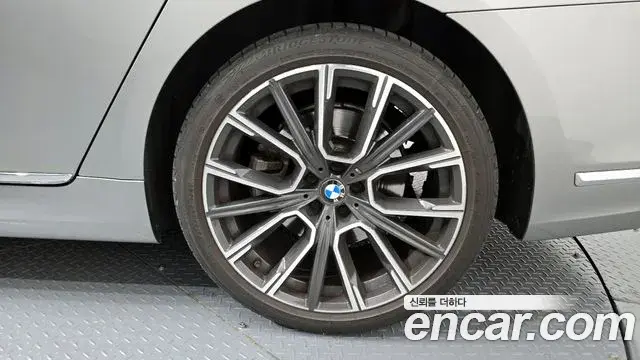 BMW 7 Series 2019 — ფოტო 14/20