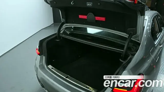 BMW 7 Series 2019 — ფოტო 10/20