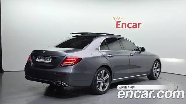 Mercedes-Benz E-Class 2018 — ფოტო 11/20