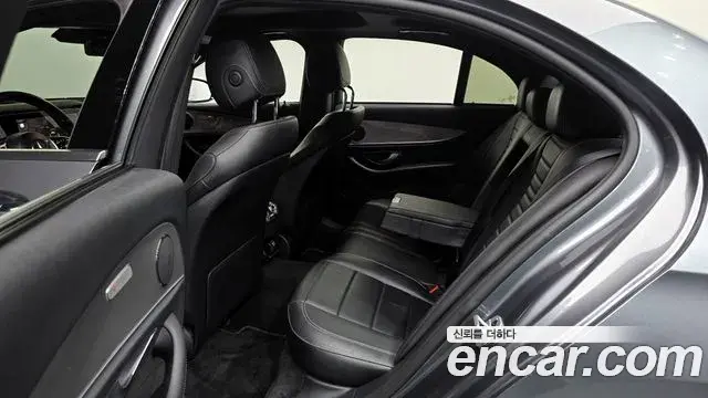 Mercedes-Benz E-Class 2018 — ფოტო 19/20