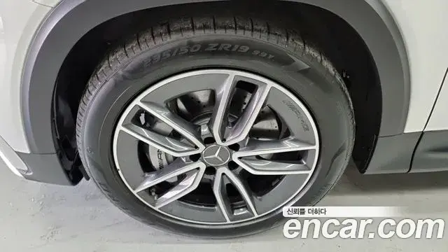 Mercedes-Benz GLB-Class 2025 — ფოტო 16/18