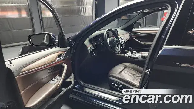 BMW 5 Series 2020 — ფოტო 14/20