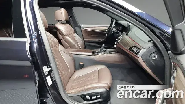BMW 5 Series 2020 — ფოტო 19/20