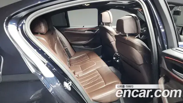 BMW 5 Series 2020 — ფოტო 7/20