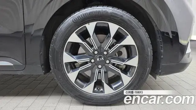 Kia Carnival 2021 — Photo 8/20