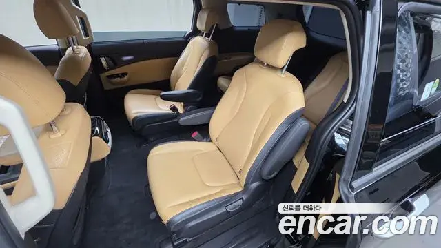 Kia Carnival 2021 — Photo 2/20