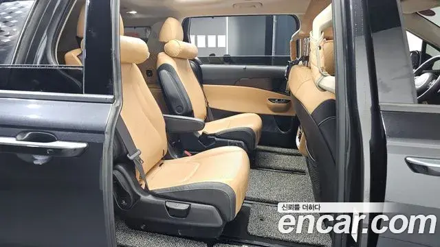 Kia Carnival 2022 — Фото 12/20