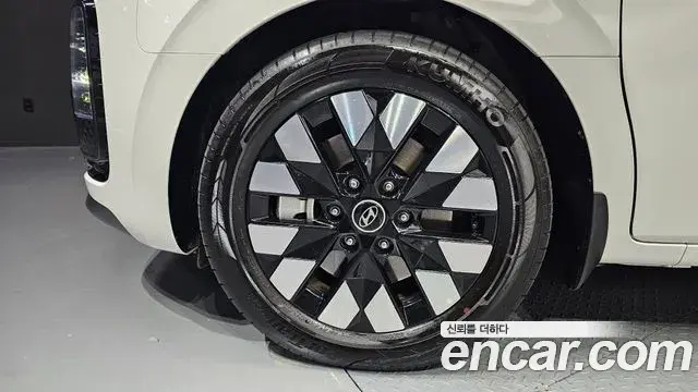 Hyundai Staria 2025 — Şəkil 13/20
