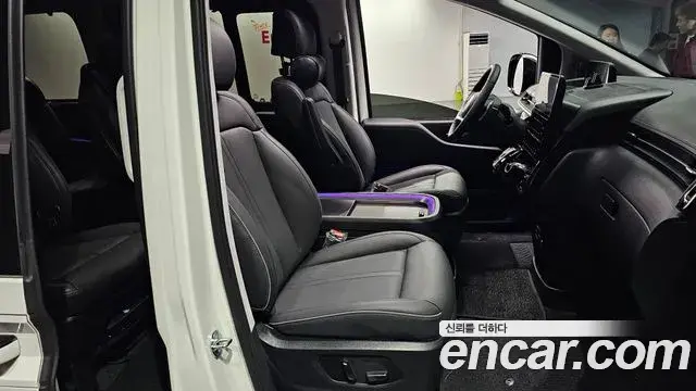 Hyundai Staria 2025 — Şəkil 10/20