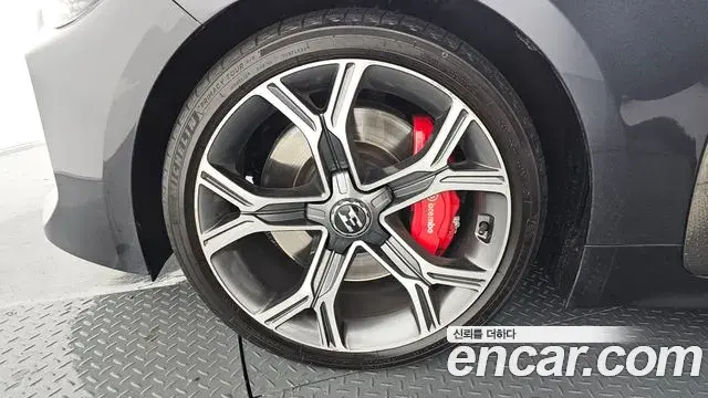 Kia Stinger 2019 — Photo 10/20