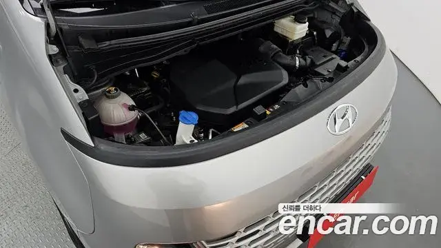 Hyundai Staria 2021 — ფოტო 13/20