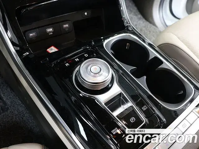 Kia Carnival 2023 — Фото 8/20